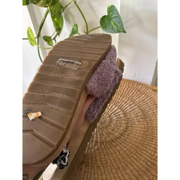 Stars Above Women’s size 10 pink fuzzy slippers - Picture 7 of 8